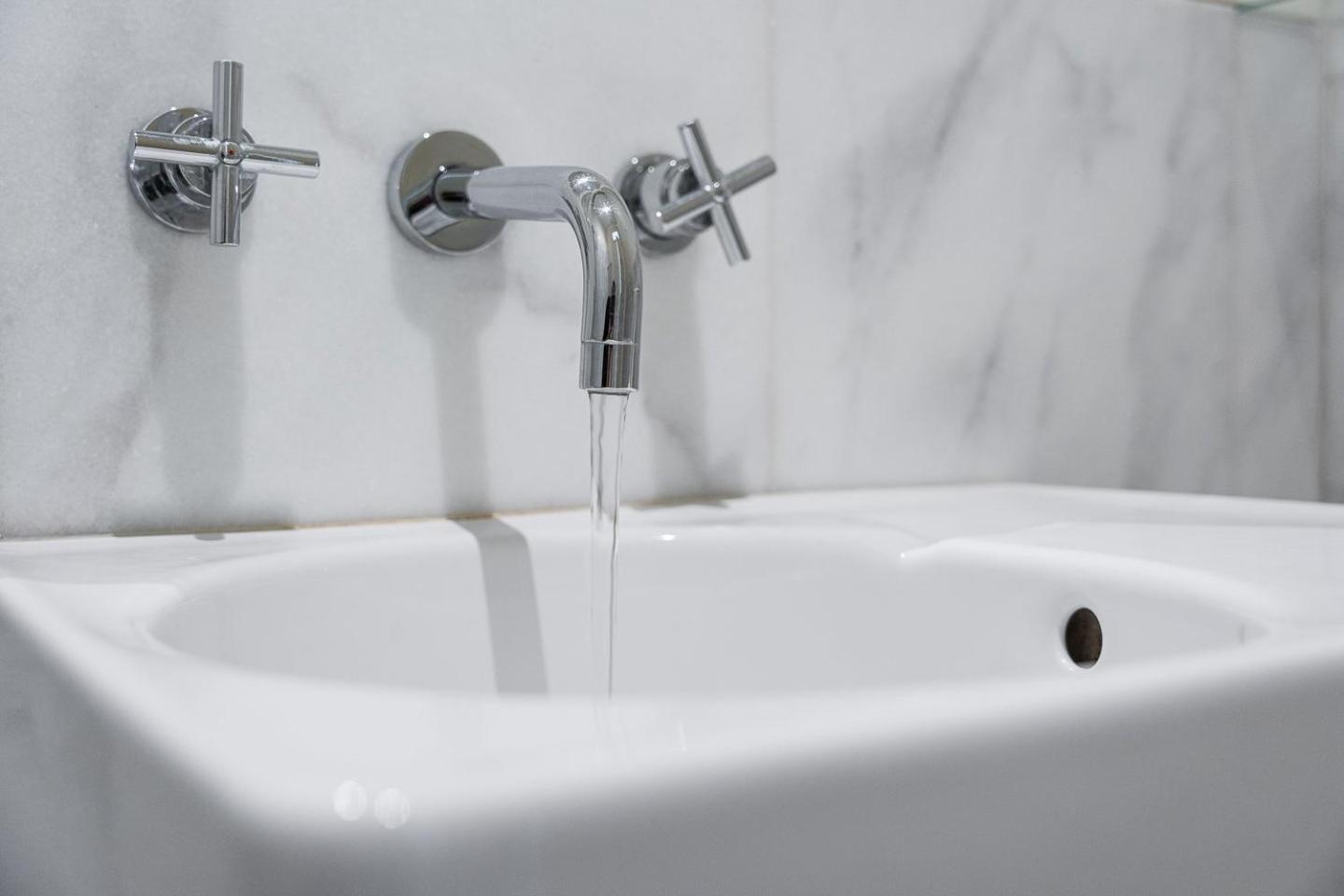 Guestready - Bright Apartment Near Bolhao Porto Bagian luar foto