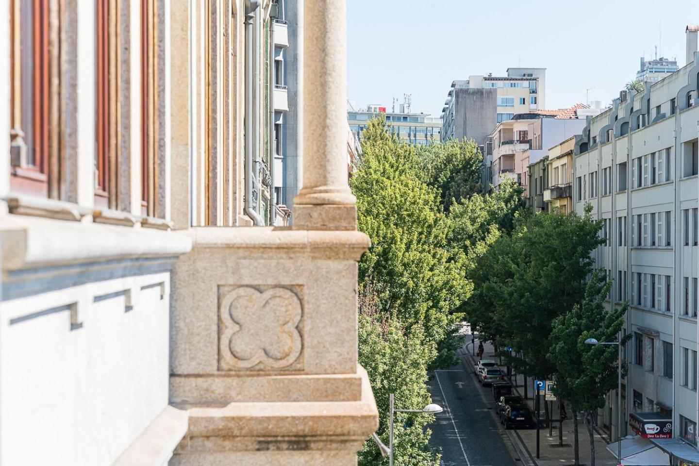 Guestready - Bright Apartment Near Bolhao Porto Bagian luar foto