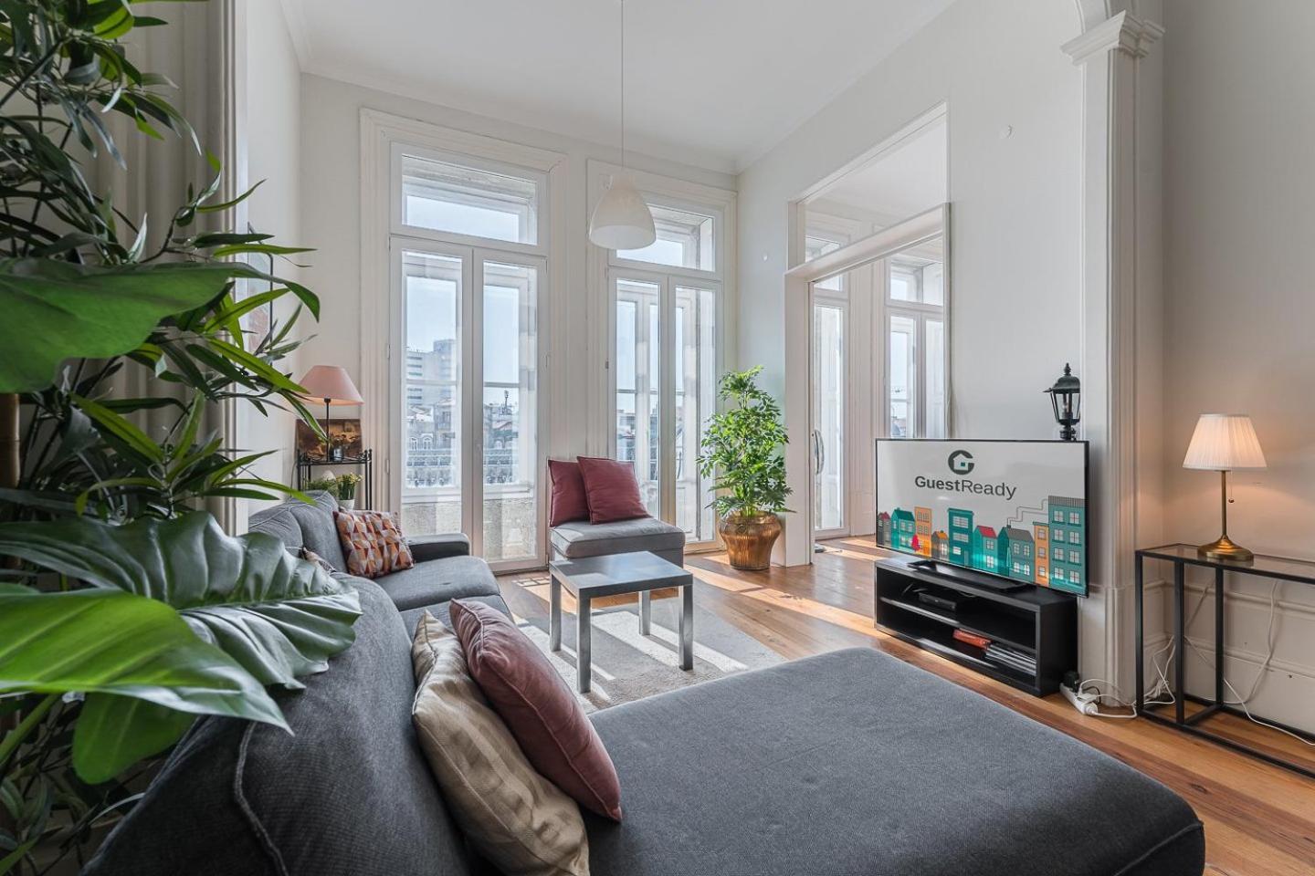 Guestready - Bright Apartment Near Bolhao Porto Bagian luar foto